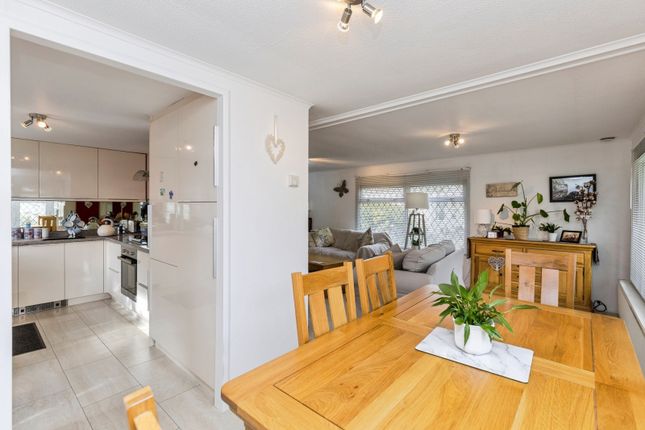 8, Lark Rise, Turners Hill photo 4