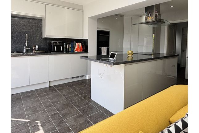 9, Cranewells View, Leeds photo 4