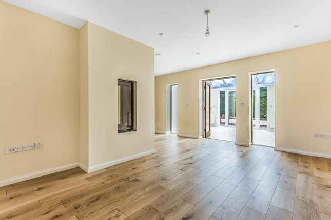 6 Oak Tree Close, Virginia Water, Surrey photo 4