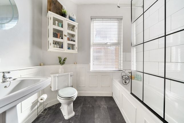 162A,, Valetta Road, London photo 3