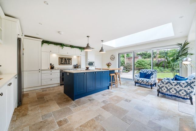 26, Mill Pond Road, Surrey photo 3