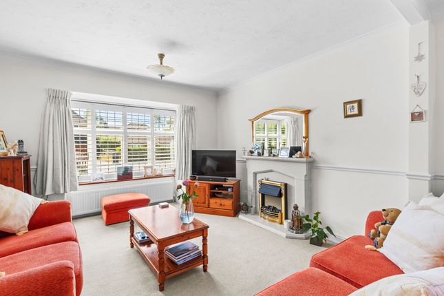 24 Fennels Way, High Wycombe photo 3