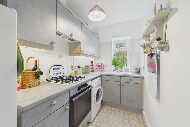 28, Willowbank Gardens, Tadworth photo 3