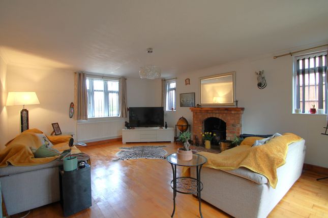 50 Dunstall Avenue, Leicester photo 2