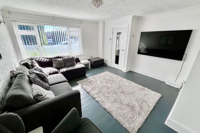 15 Byron Drive, Newport Pagnell photo 3