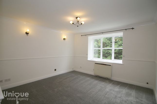 28, Greenfinch Court, Blackpool photo 3