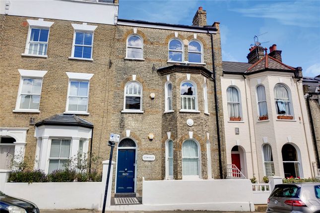 Flat to rent in Mallinson Road, London