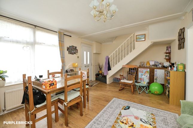Hunters Hall Road, Dagenham photo 3