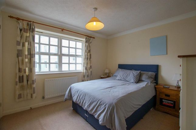 63, King George Gardens, West Sussex photo 4