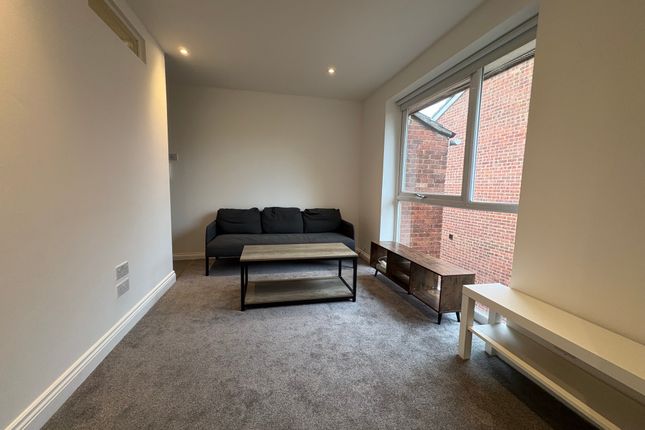 325, Shurland Avenue, Barnet photo 2