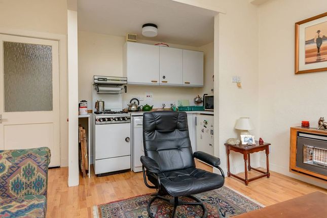 11/9 Caledonian Crescent, Edinburgh, EH11 2AN photo 4