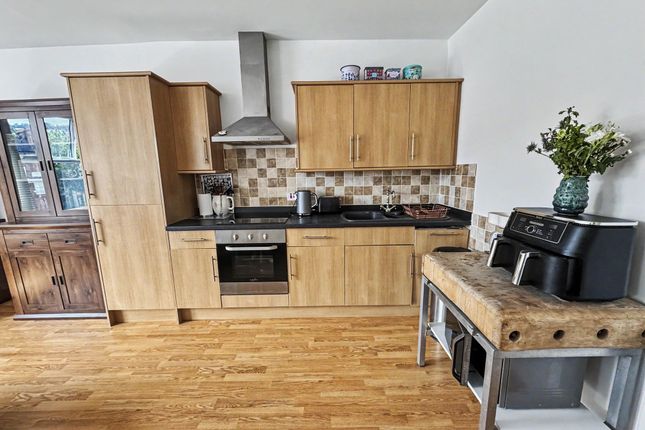 13b Fore Street, Tiverton photo 3
