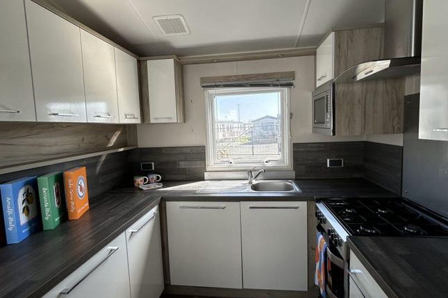 Holiday Home, Willerby Canterbury, Towyn Road, Towyn photo 3