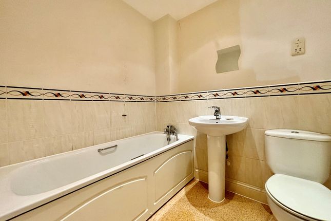 118, Gillingham photo 5