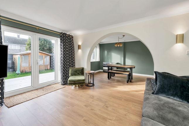8 Willmott Road, Royston photo 3
