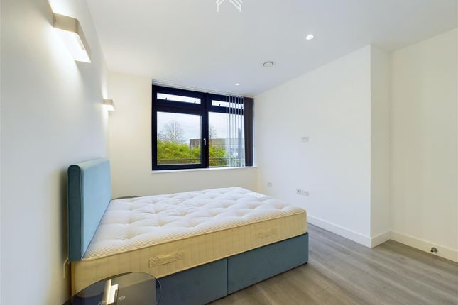 Flat to rent in New-Horizons-Court, Brentford