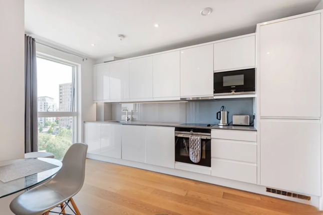 6, Lismore Boulevard, London photo 2