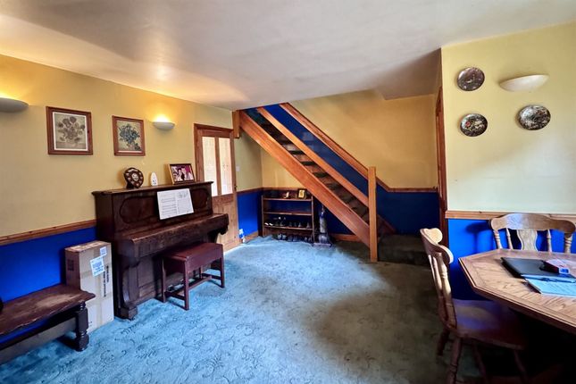 5 Tenfoot Close, Glossop photo 4
