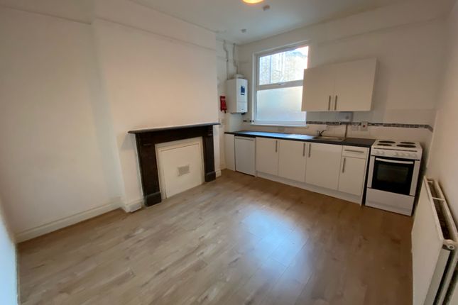 Room 2, Bedford photo 2