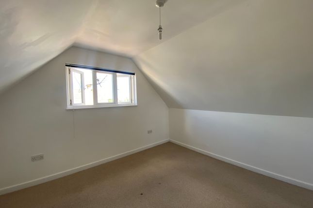 63, Sittingbourne photo 3