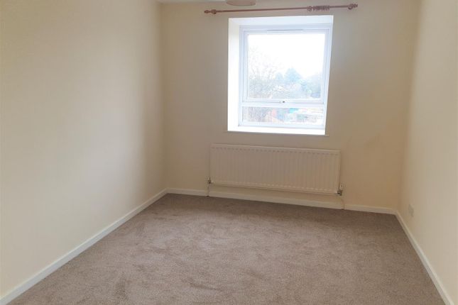 Flat to rent in Alexandra Avenue, Camberley