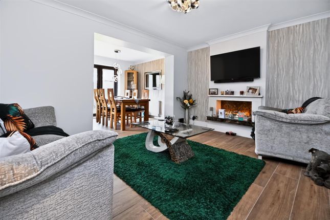 6, Hatherway Court, Leigh photo 4