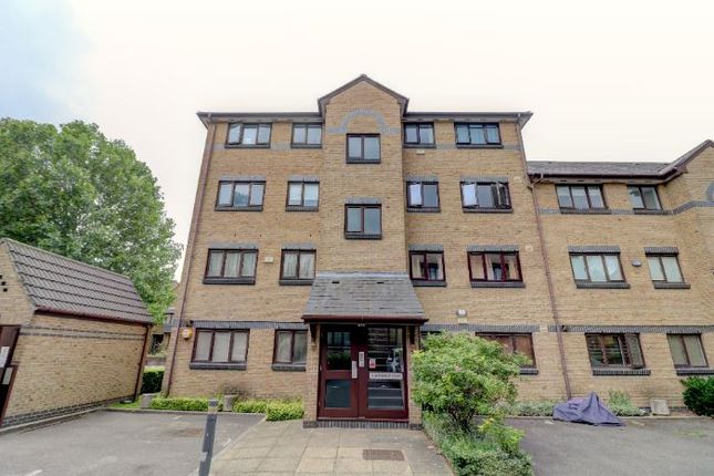 Thumbnail Flat to rent in Tyndal Court, Transom Square, Westferry Road, London
