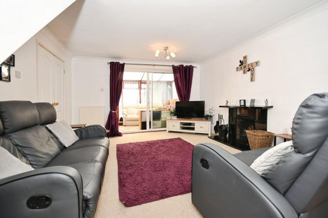 71, Ridgeway, Chesterfield photo 3