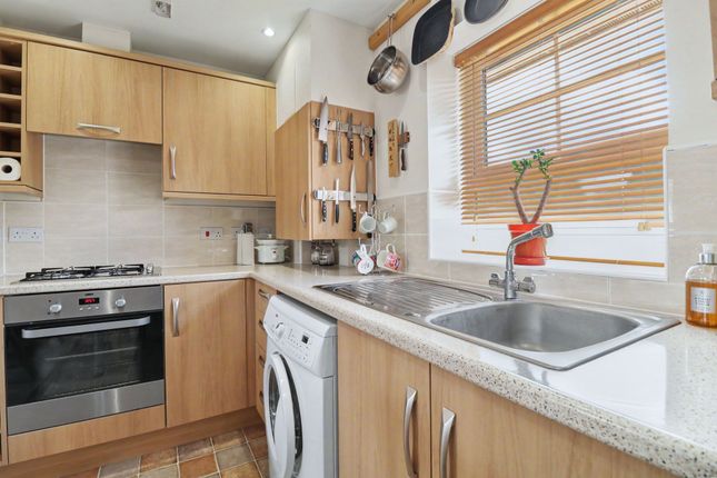 77b Wellstead Way, Southampton photo 4