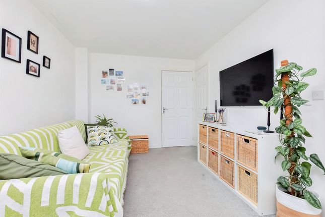 12, Trout Close, Corby photo 4