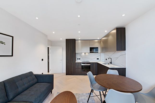Thumbnail Flat to rent in Eastlight Apartments, Dock Street, Tower Hill