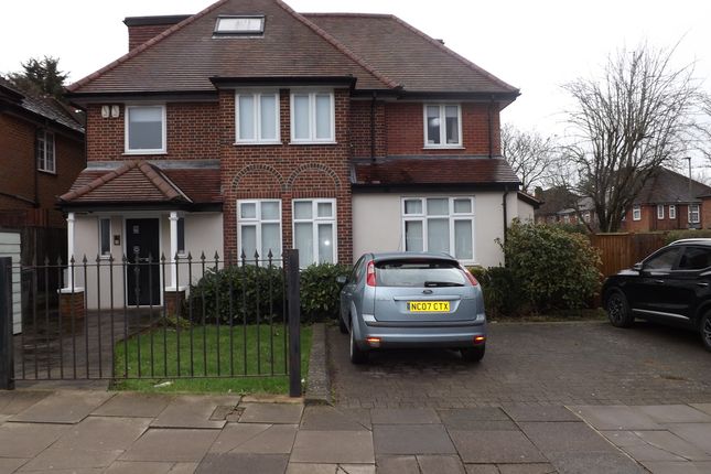 Thumbnail Flat to rent in Edgwarebury Lane, Edgware