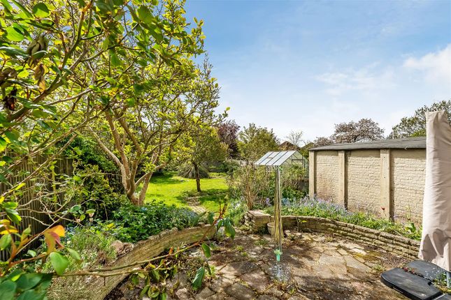 128, Craddocks Avenue, Ashtead photo 2