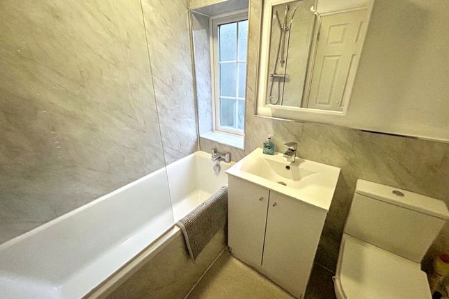 102, Barkwood Road, Rowlands Gill photo 3