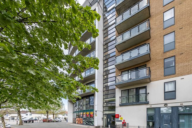 Flat 3, Reed House, 21 Durnsford Road, London photo 3