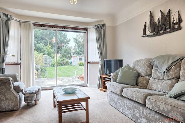 20, Overdale, Ashtead photo 4