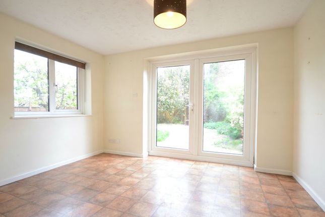 9, Caernarvon, Camberley photo 3