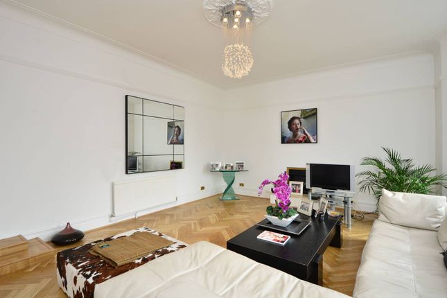 Flat to rent in Old Brompton Road, Earls Court, London