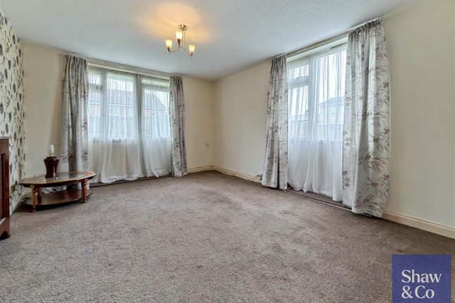 16, Eldridge Close, Feltham photo 2