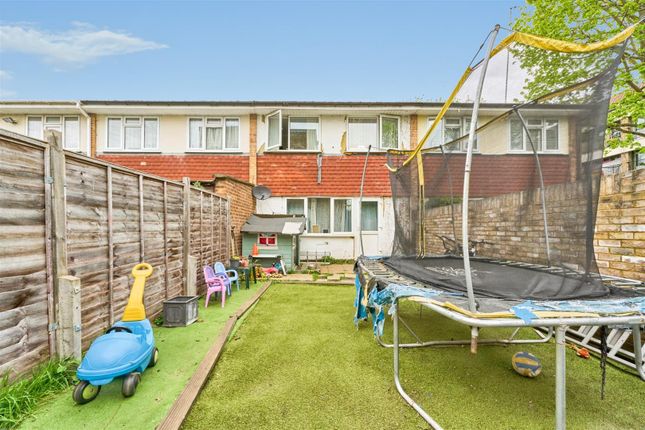 162, Stourton Avenue, Feltham photo 4