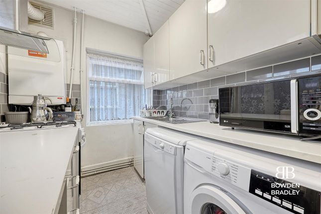 Maisonette for sale in Chigwell Road, Woodford Green