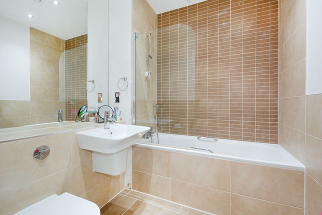 Flat for sale in Quebec Way, London