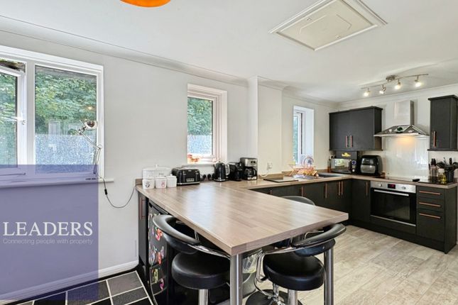 3, Great Oak Court, Essex photo 2