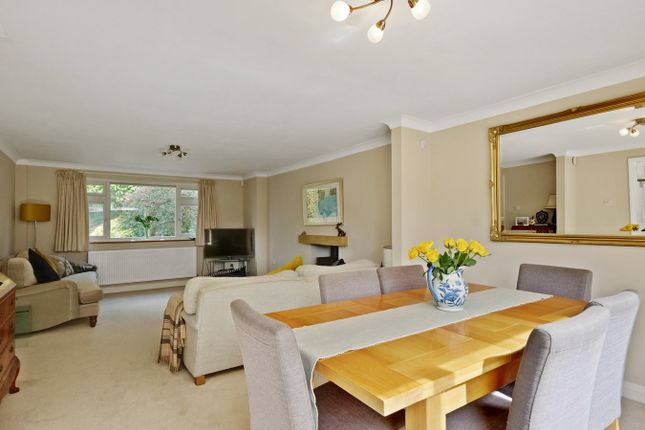 19, Durrant Way, Lymington photo 2