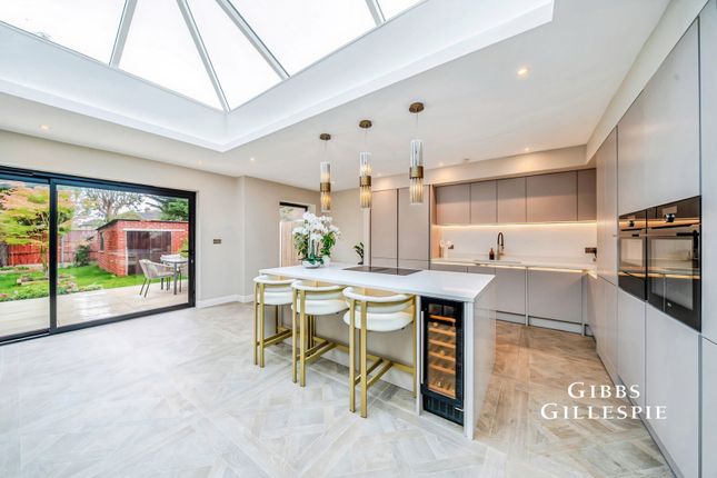62, Sylvia Avenue, Pinner photo 4