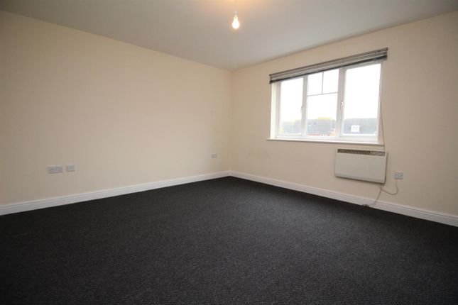 Flat to rent in George Williams Way, Kennington, Ashford