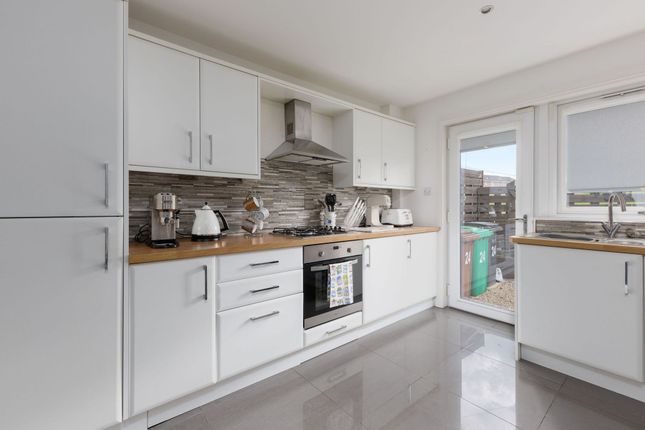 24 Corbett Place, Dunfermline photo 4