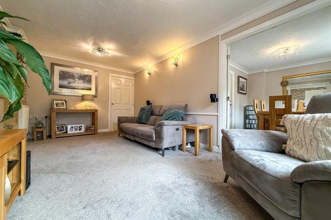 16, Woodpecker Drive, Stoke-On-Trent photo 3