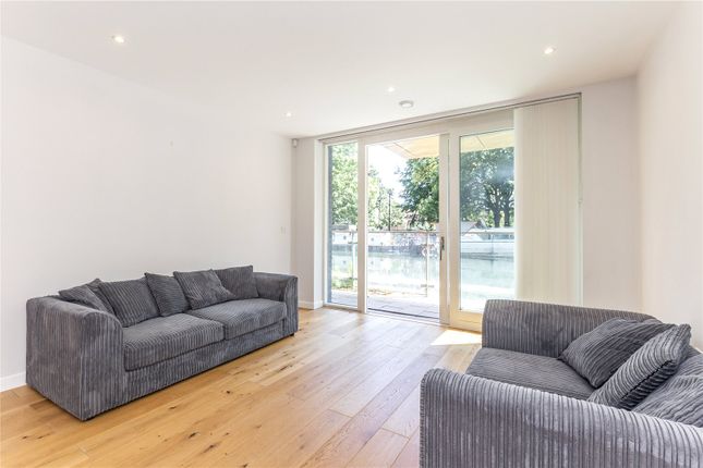 Thumbnail Flat for sale in Waterfront Apartments, Amberley Road, London