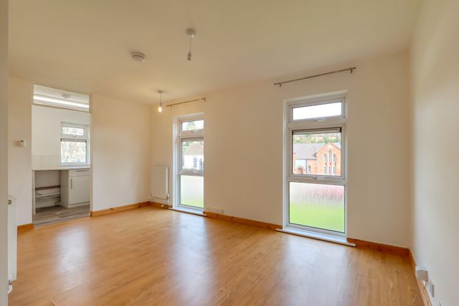 Flat 8, Baines House,, Abbey Barn Road, Buckinghamshire photo 4